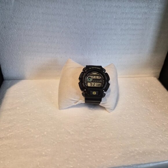 G Shock Digital Black and gold - Picture 2 of 10